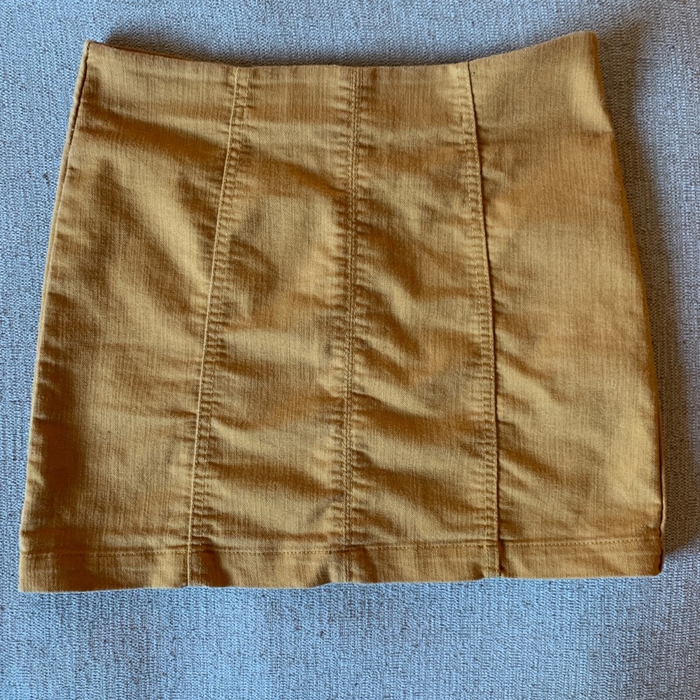 Forever 21 mustard color mini skirt size medium